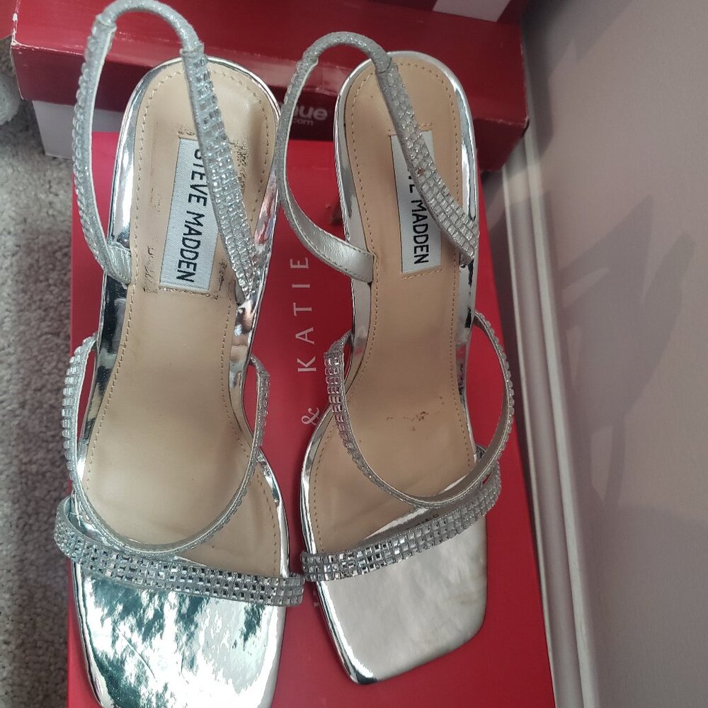 Steve Madden Gracey Rhinestone strappy sandal. Women's 9.5